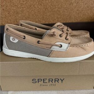 Sperry Kids Shoresider 3 eye Boat Shoes in Tan and White